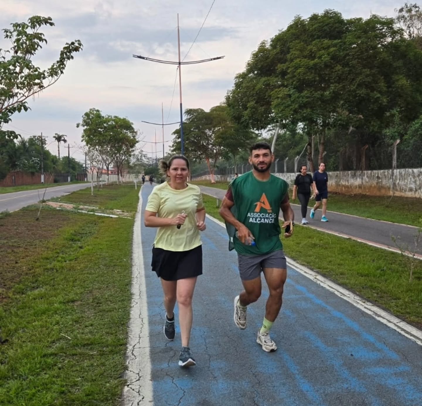 A corrida é para todos! ‍️‍️ Mais uma super aula de atletismo com o professor voluntário L
